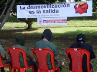 Se entregaron al Ejército el segundo cabecilla del Frente 45 de las Farc y una mujer que hacía parte de la red de apoyo