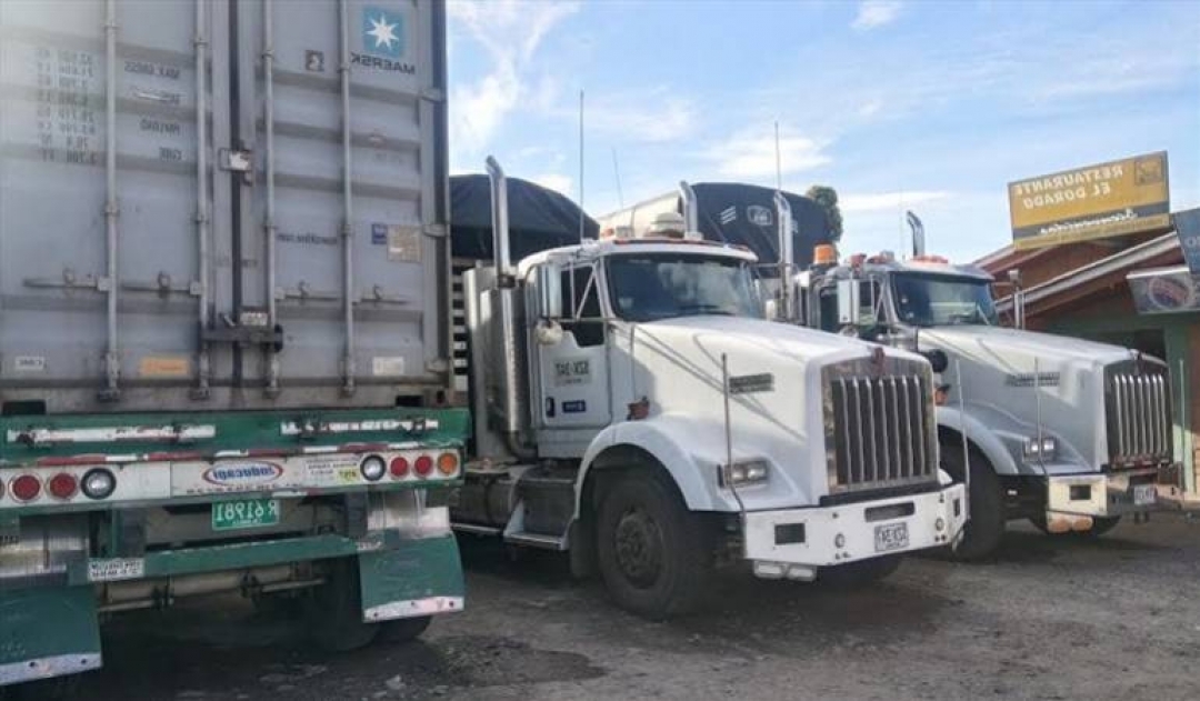 Este martes inicia paso gradual de transporte de carga en la frontera