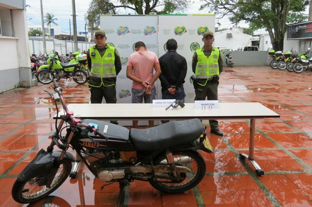 Policía capturó a dos sujetos que portaban arma de fuego