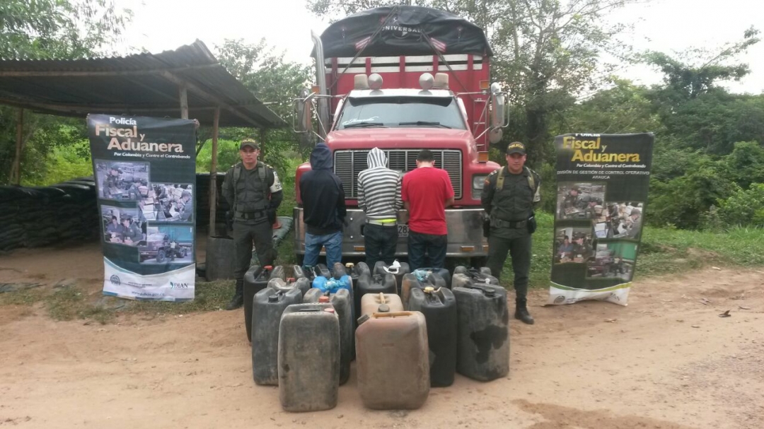Policía Nacional incauta 289 galones de combustible de contrabando