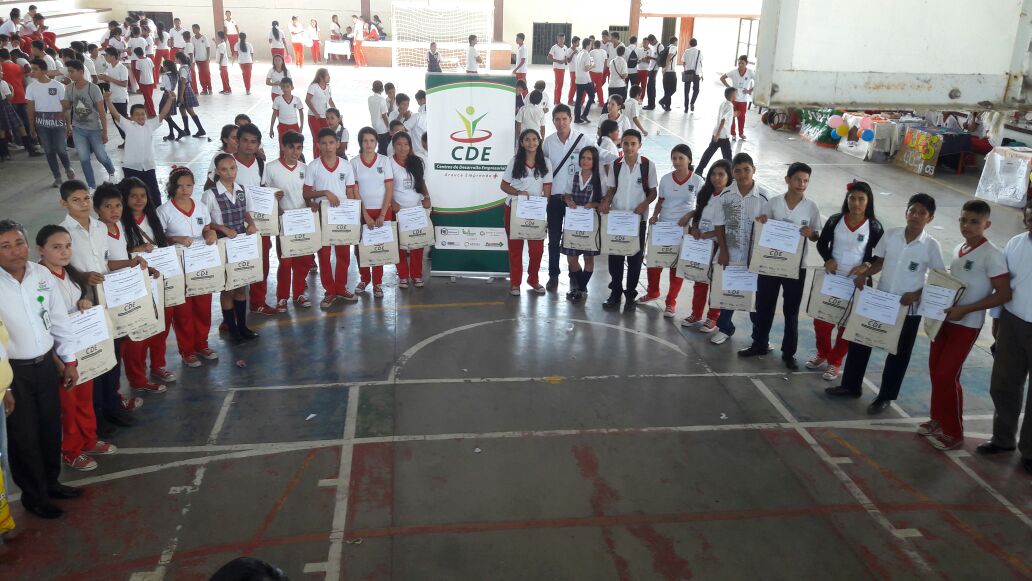 CDE Arauca Emprende certificó a 114 alumnos de semilleros emprendedores