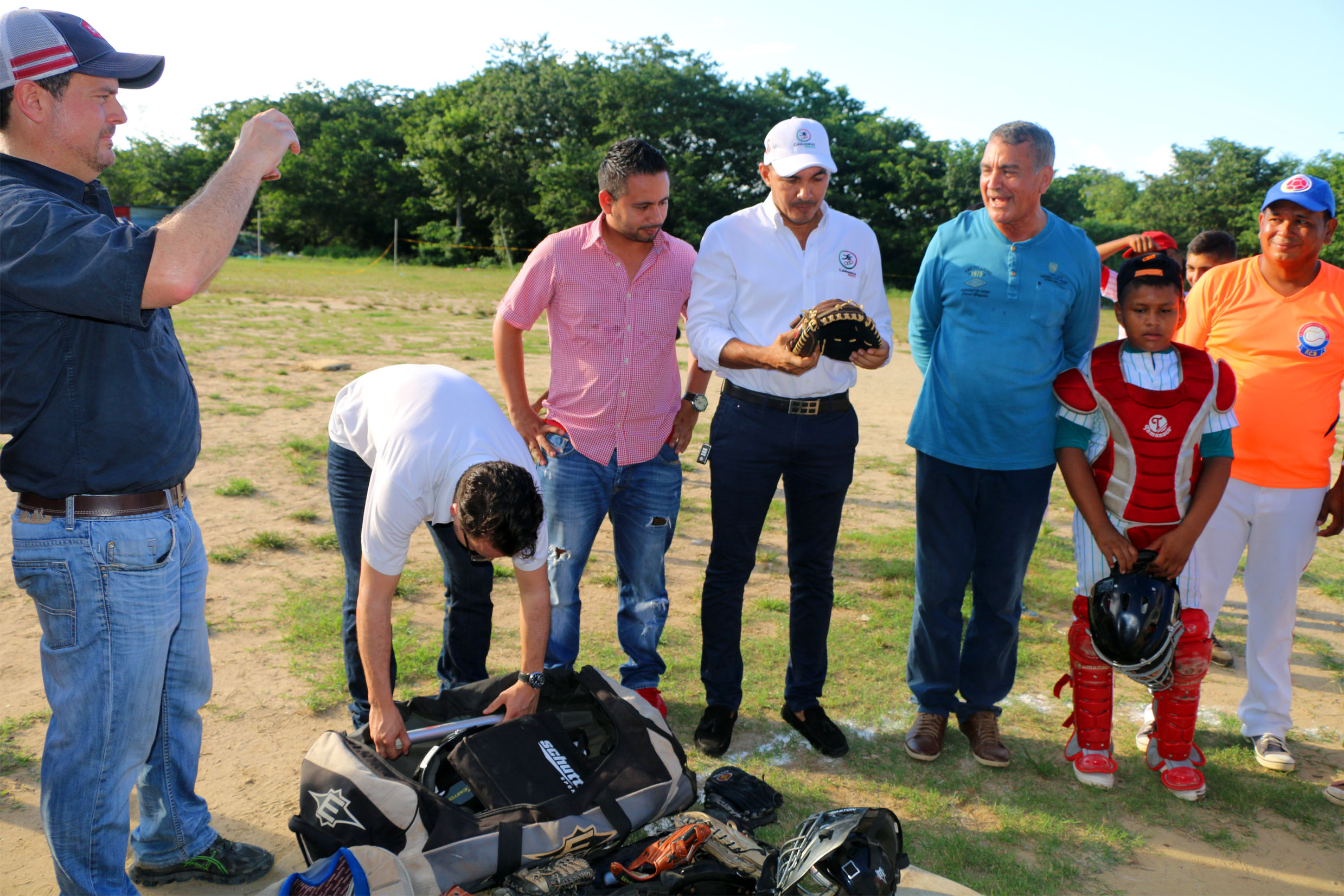 Fundación Proyect Béisbol y Coldeportes se unen para ayudar a niños