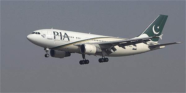 Avión se estrella en Pakistán con 40 personas a bordo