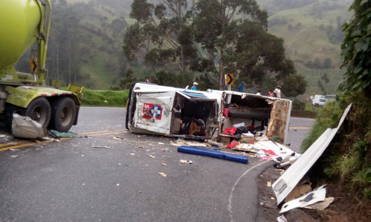 Ambulancia se accidentó en la vía Bucaramanga – Pamplona