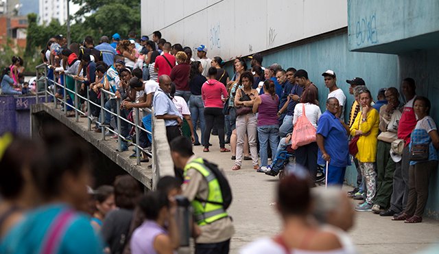 ‘Ejército trafica con los alimentos en Venezuela’