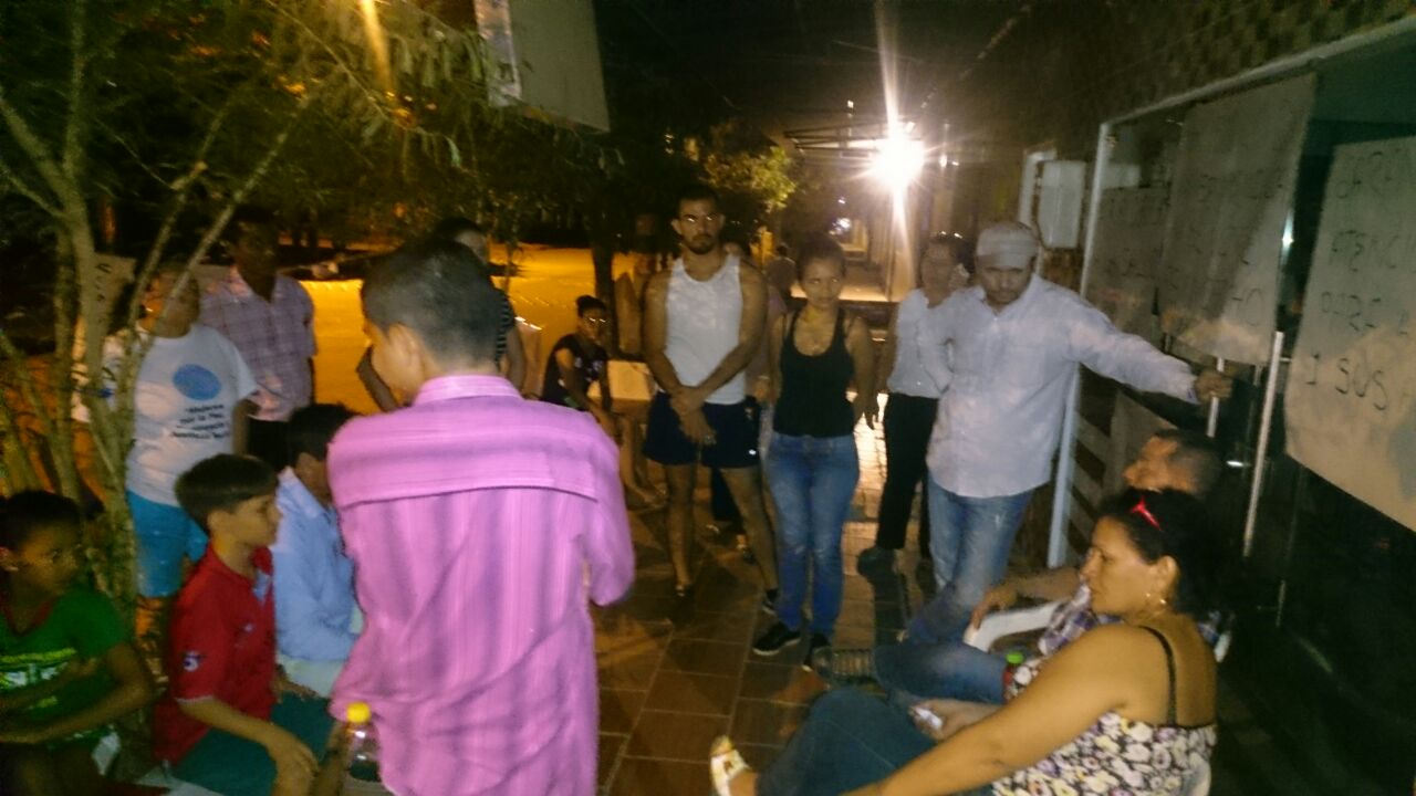 Usuarios de Comparta cierran la vía Saravena – Arauca