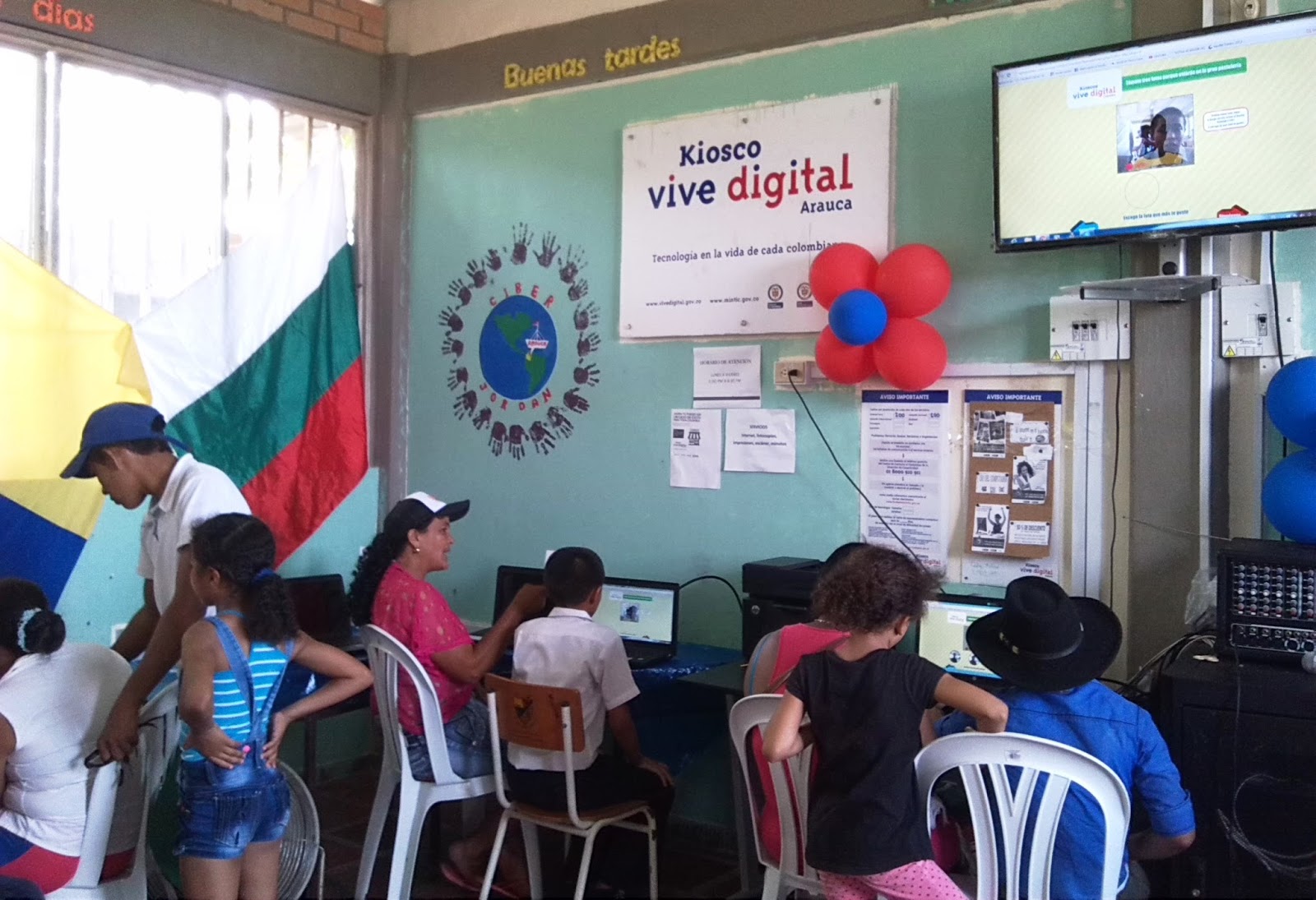 Servicio de Internet se ofrece en escuelas urbanas y rurales