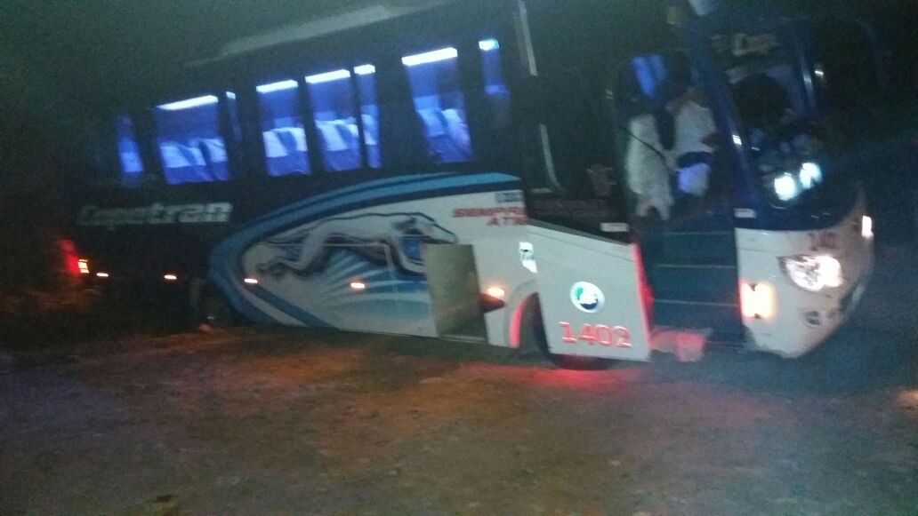 Bus de Copetrán se salvó de caer por un barranco en La Soberanía