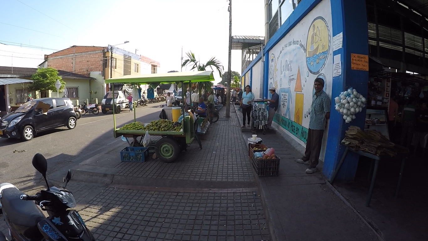 Avanza la reorganización del exterior de la plaza de mercado central