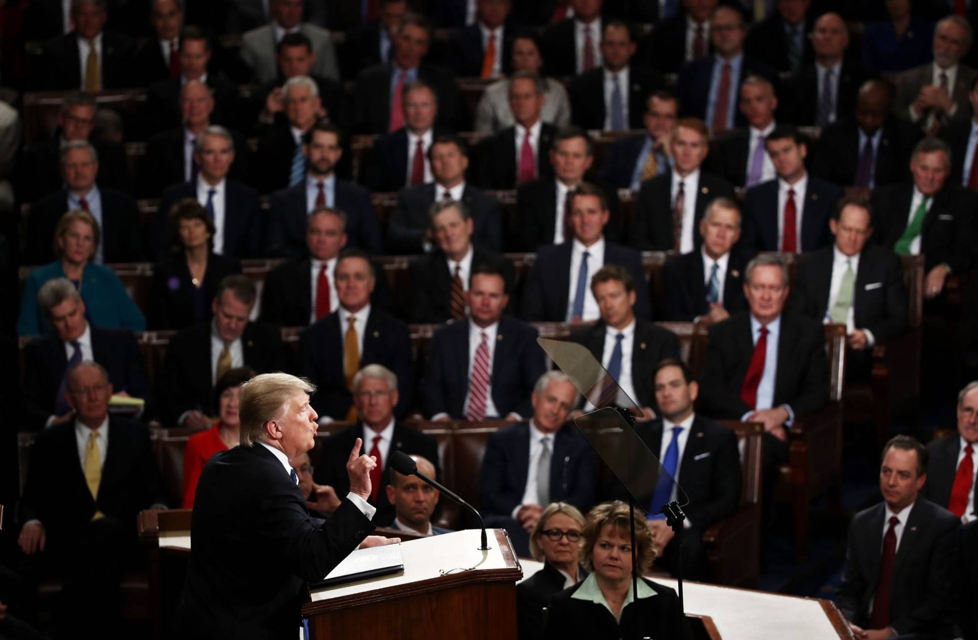 Trump llama a devolver la grandeza de EE UU con un discurso nacionalista y contrario a la inmigración