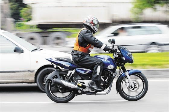 Autoridades buscan a motociclista que atropelló a mujer en Arauca