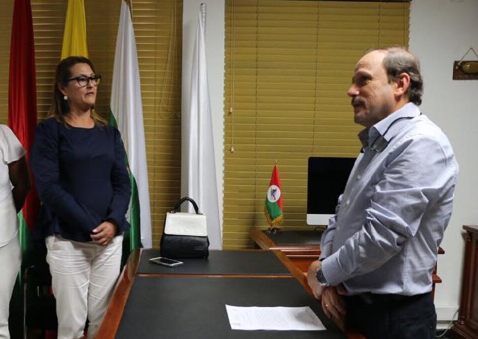 Gobernación canceló salario de docentes el día anterior