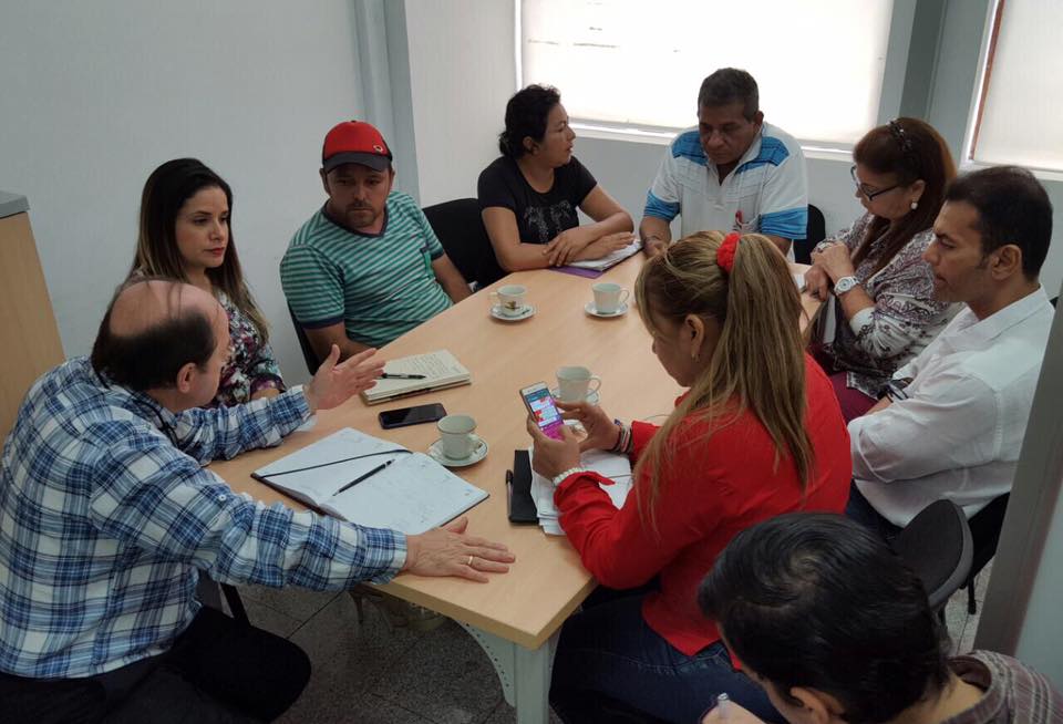 Gobernador de Arauca e Idear buscan soluciones para entrega legal de lotes