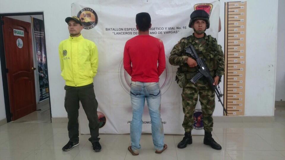 Capturado sujeto que custodiaba 120 galones de gasolina de contrabando