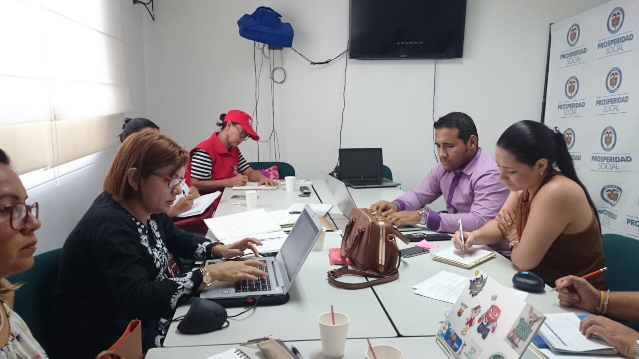 Alcaldía de Arauca y MinVivienda abordan tema de propiedad horizontal