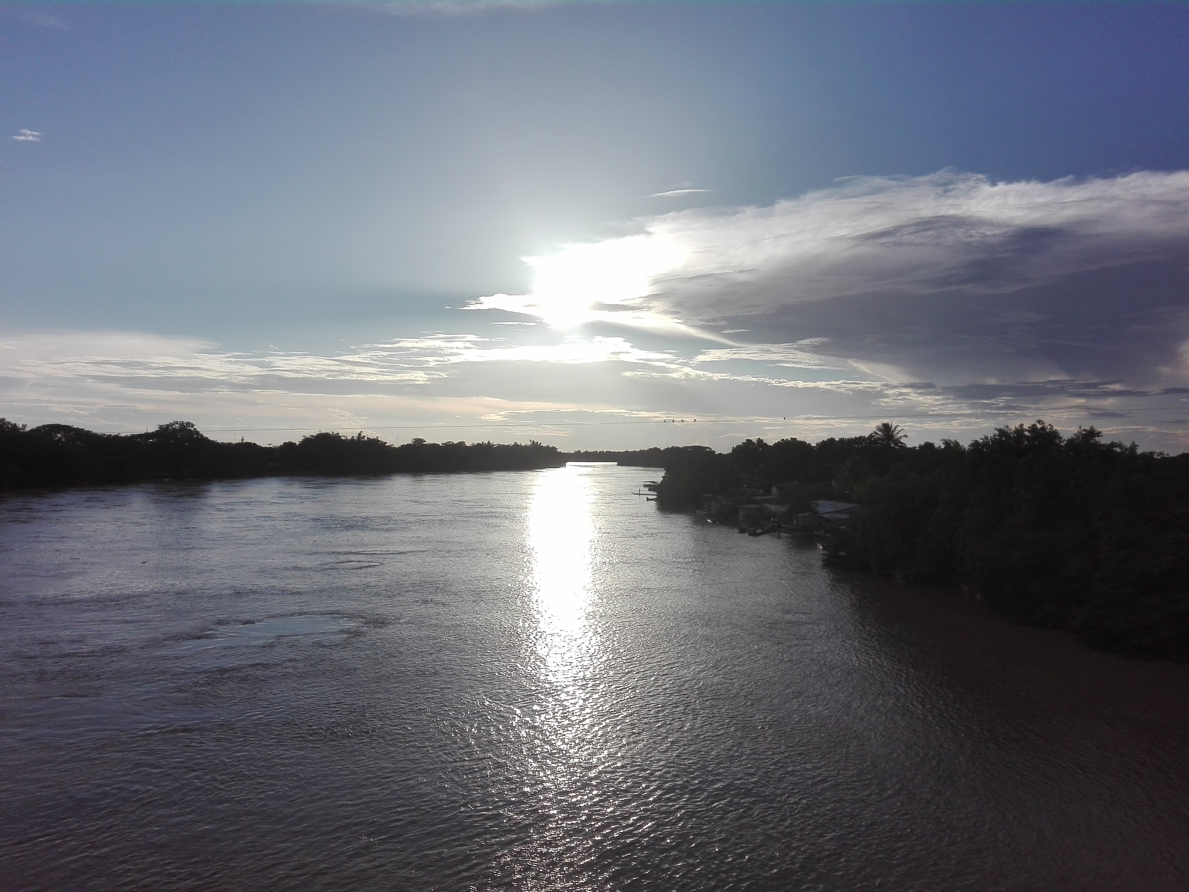 Zozobra en aguas del río Arauca por embarcación de contrabandistas