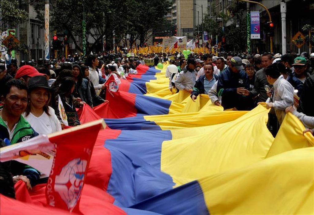 Al paro indefinido de 350.000 maestros podrían sumarse trabajadores públicos y de la salud