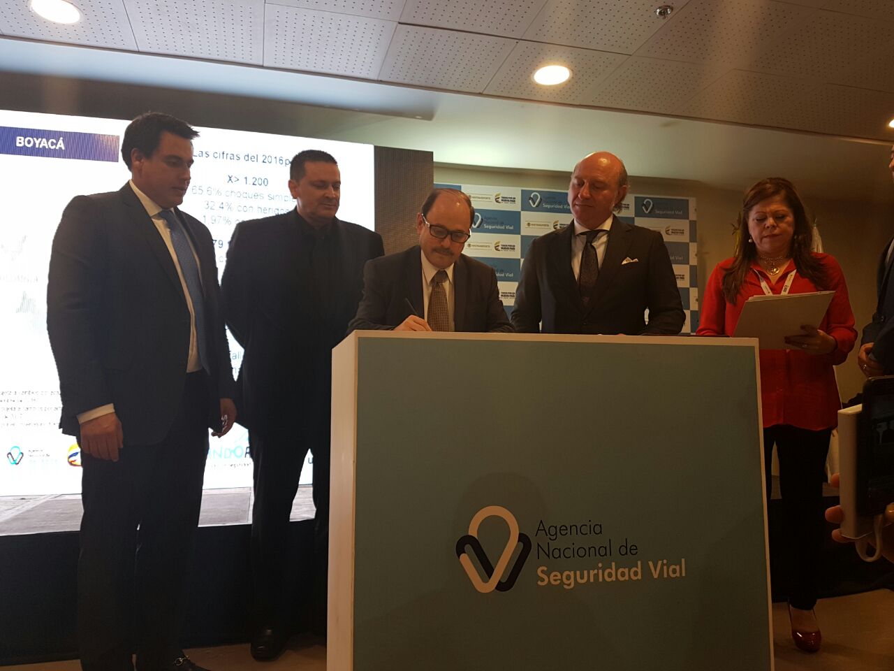 Convenio por Mil millones de pesos fue firmado con MinTransporte para seguridad vial