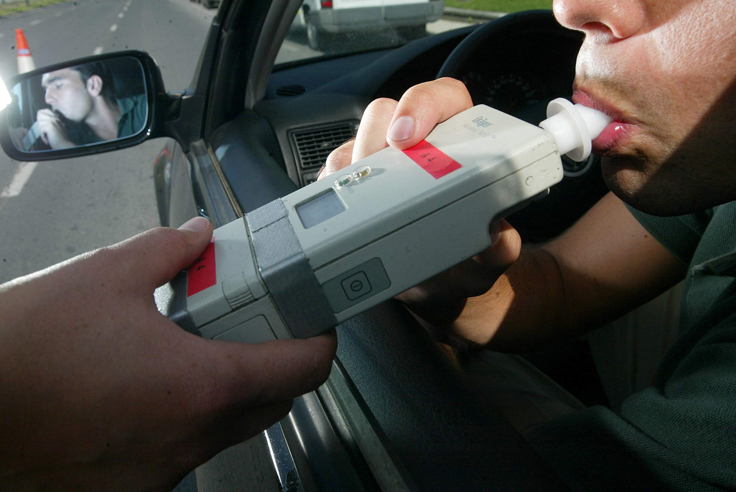 ¿Puede dar positivo el alcoholímetro sin haber bebido?