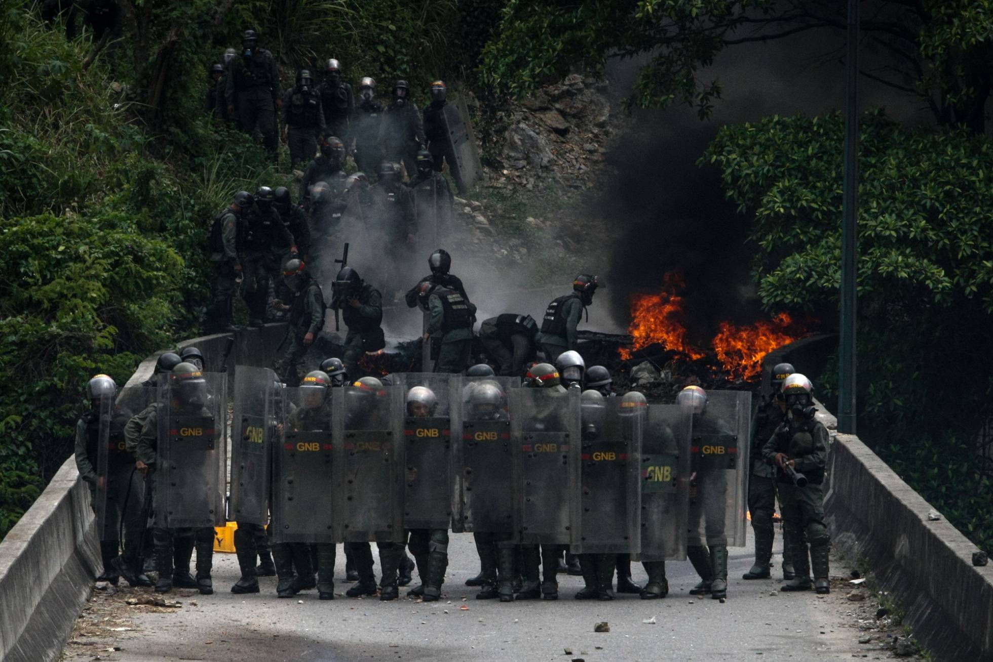 El ministro de Defensa de Venezuela reconoce excesos en la represión de las protestas