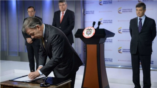 Santos firmó decreto que otorga amnistía a 3.252 miembros de las Farc