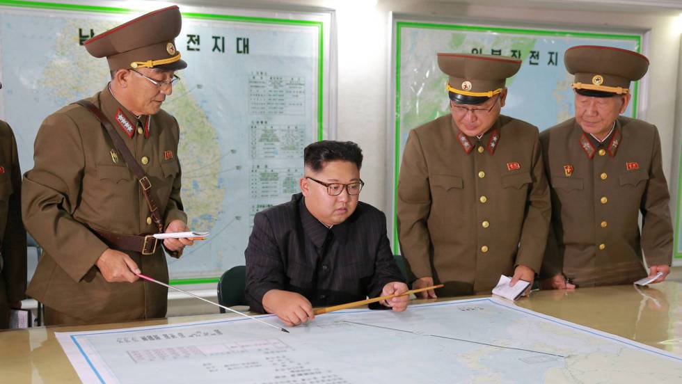 Kim Jong-un rebaja la amenaza y deja en suspenso su plan de atacar Guam