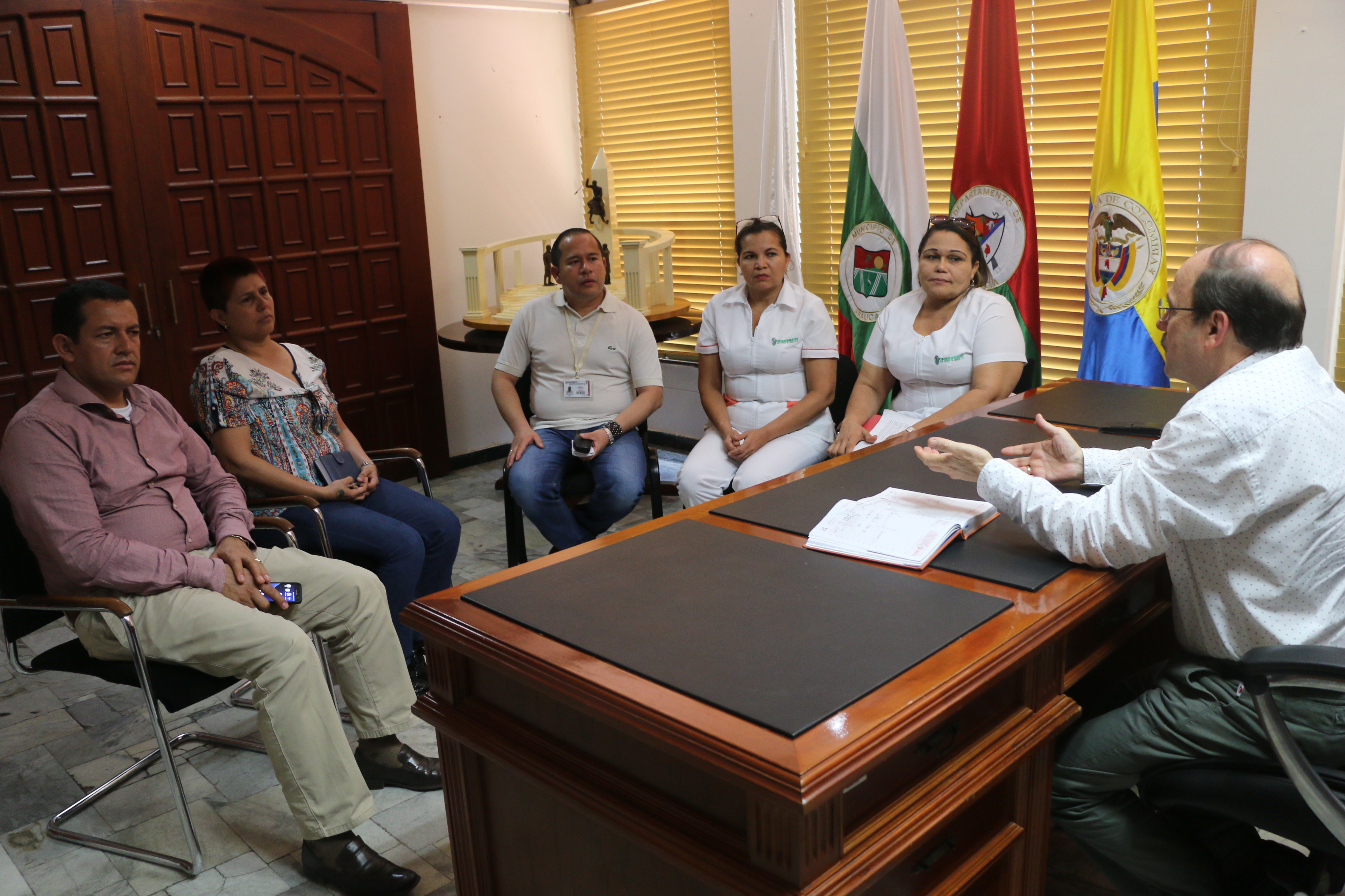 Representantes del Sindes – Arauca se reunieron con el Gobernador