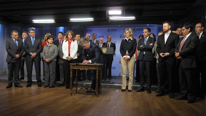 Presidente firmó decreto que mejora las condiciones salariales de los trabajadores del Sena