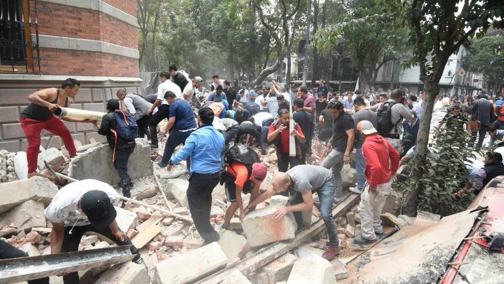 Medio centenar de muertos por un fuerte terremoto en México