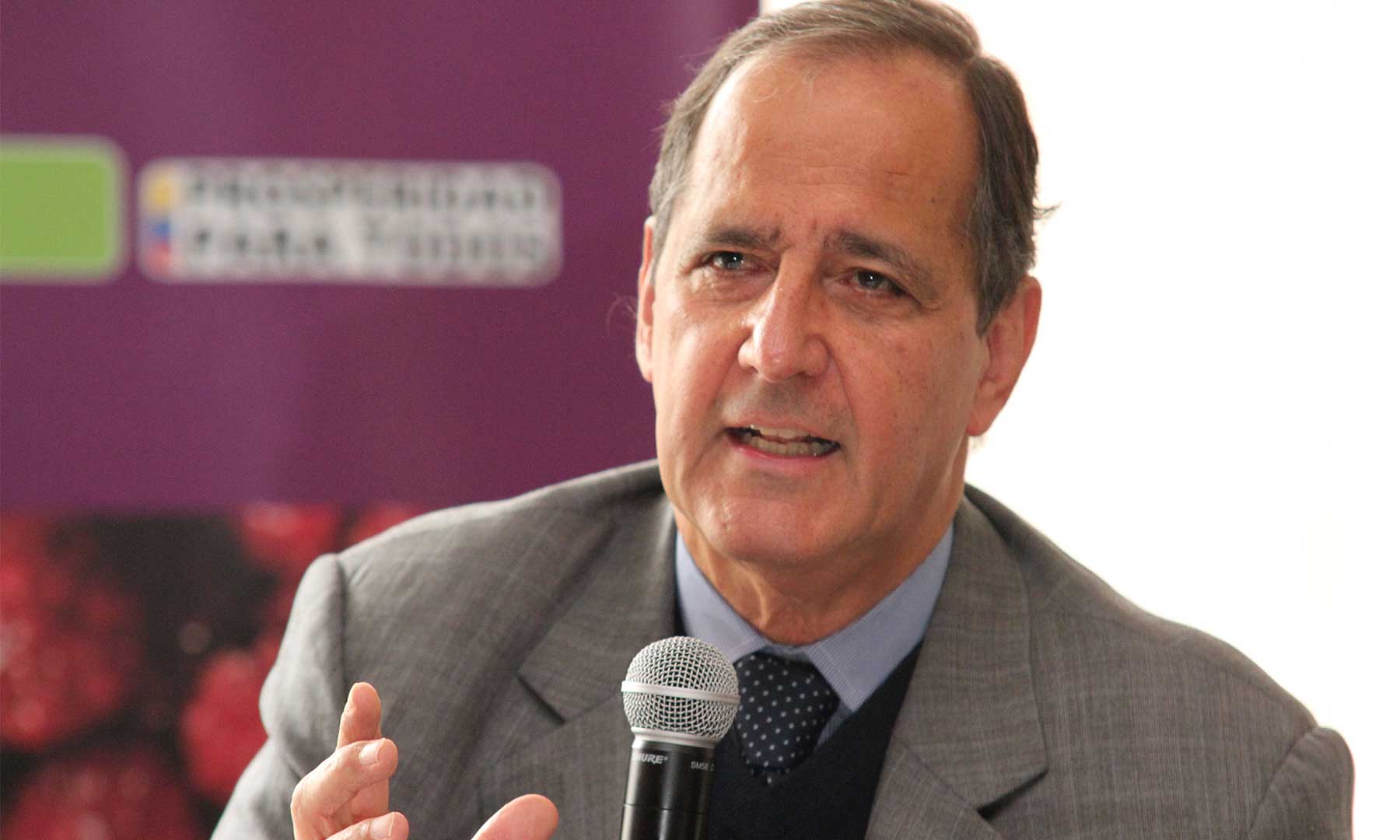 Juan Camilo Restrepo socializará diálogos con el ELN en Arauca