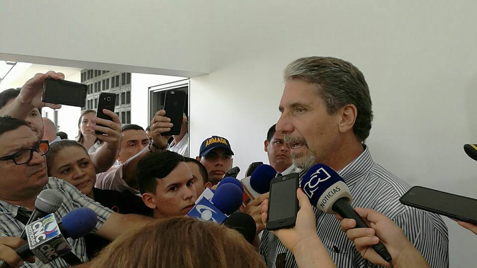 Embajador de los EE.UU en Colombia visitó la capital araucana