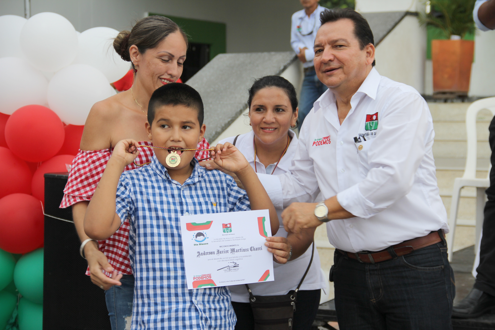 Trabajadores con discapacidad cognitiva celebraron el día blanco