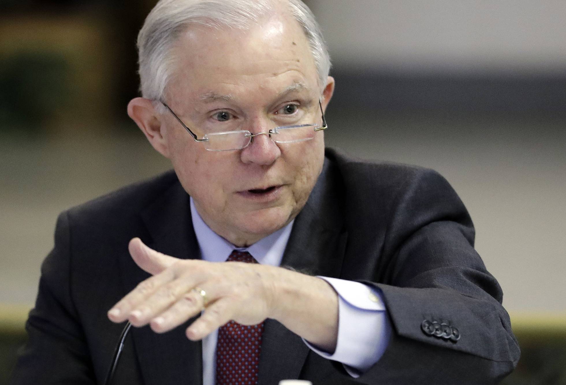 El Departamento de Justicia, dispuesto a nombrar a un fiscal especial que investigue a Clinton
