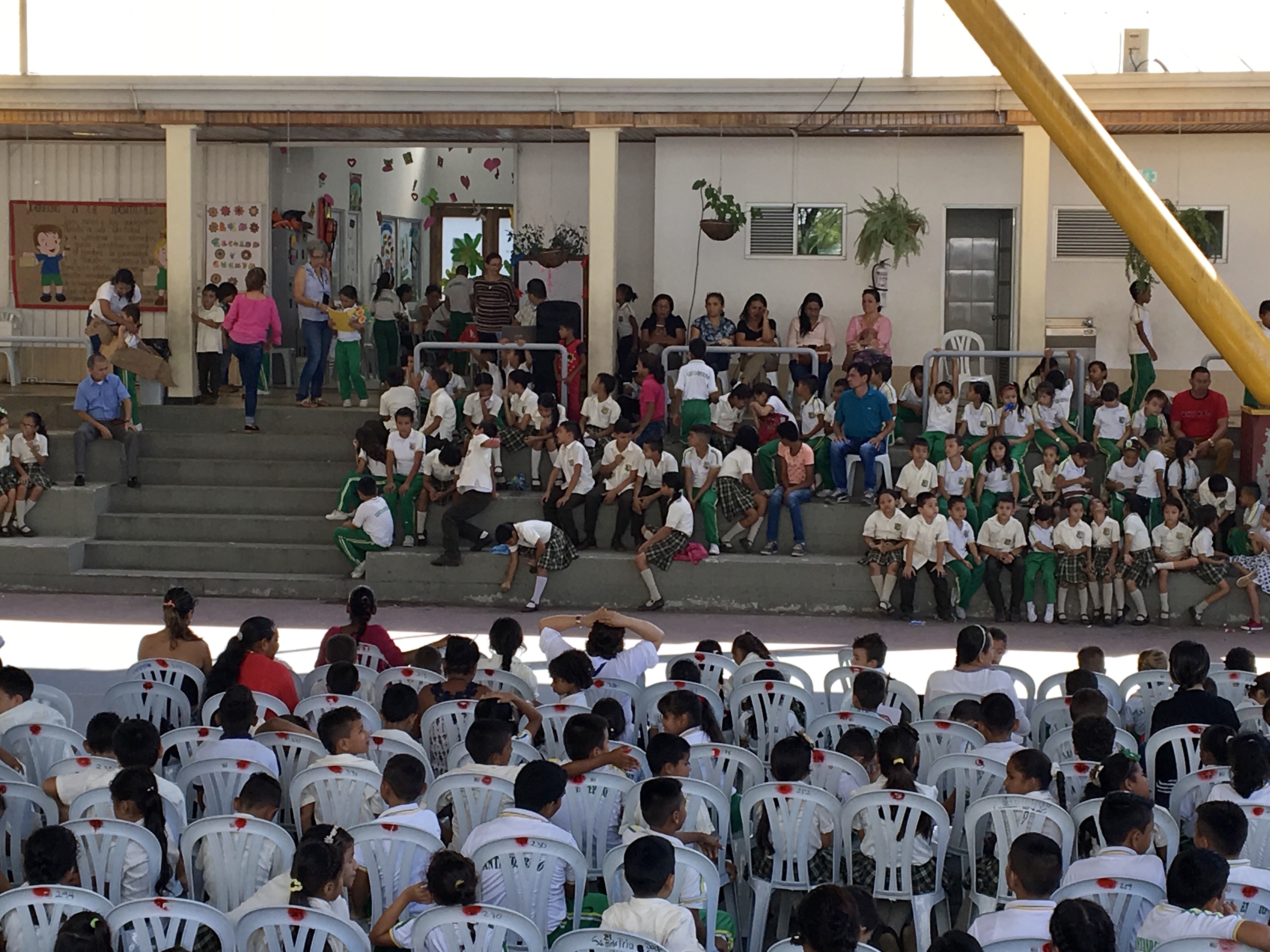 Niños de primaria del Colegio Santander se inician como escritores