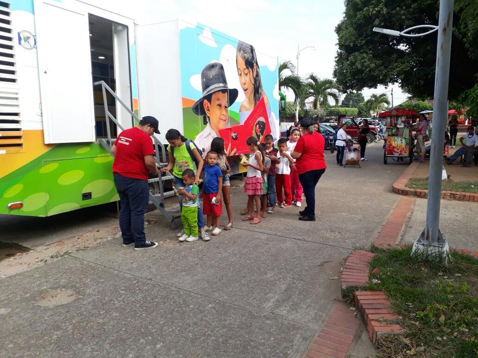 Bibliobús continúa su recorrido en todo el departamento de Arauca