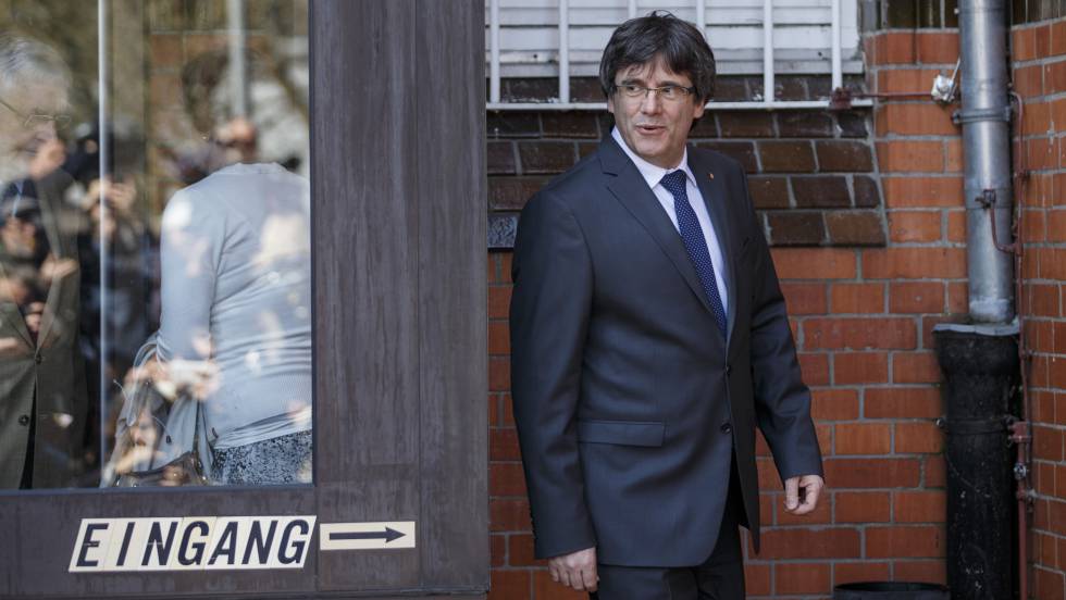 Puigdemont sale de la cárcel alemana tras el pago de la fianza