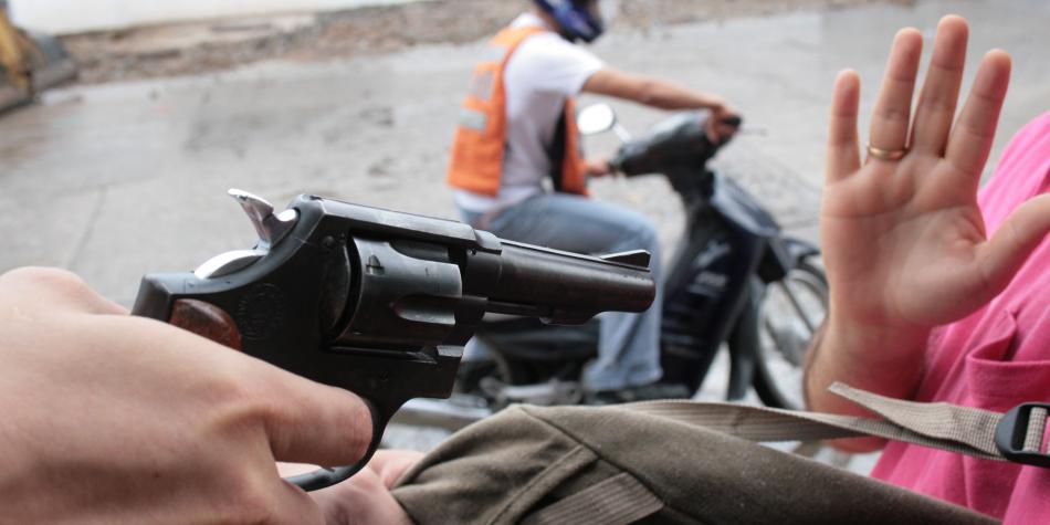 Asesinan a hombre, con bebé en brazos, por robarle en Santa Marta