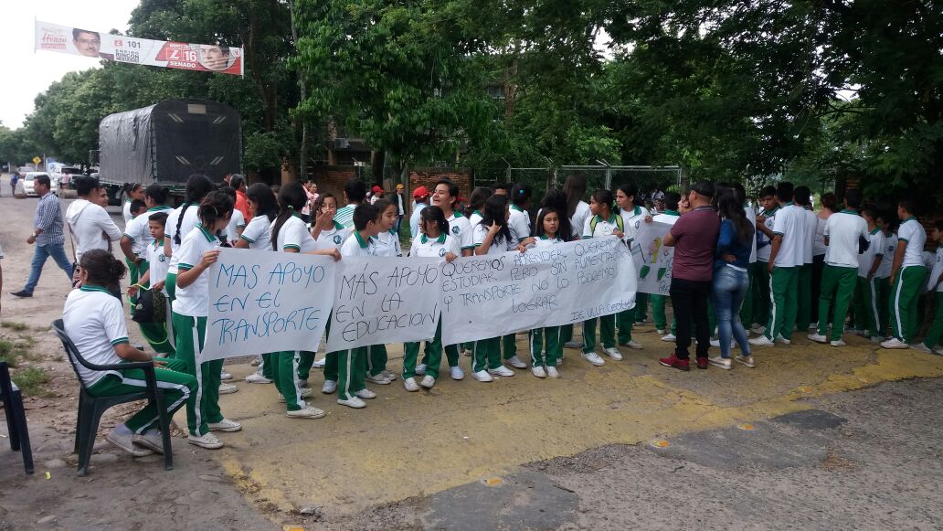 Estudiantes bloquean la vía Saravena – Arauquita