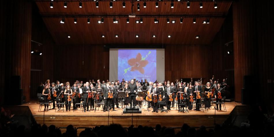 La Filarmónica celebra con aires colombianos
