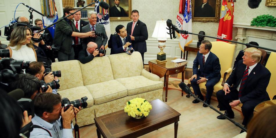 Trump podría retrasar su cumbre con Kim Jong-un