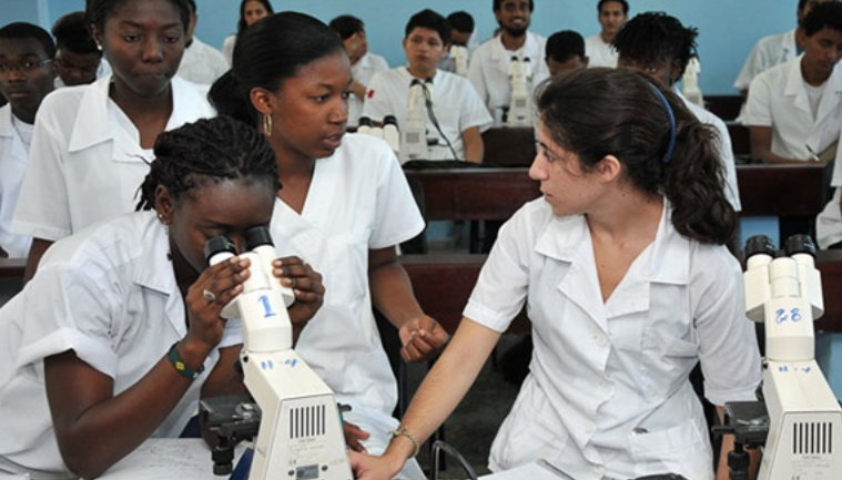 Cinco becas para estudiar medicina ofertó Cuba al departamento de Arauca
