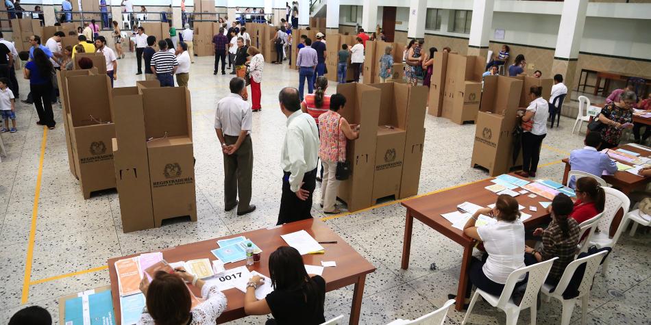 Medios de comunicación deben estar identificados para su ejercicio en puestos de votación