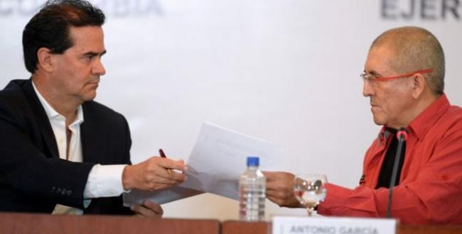 Negociadores del Gobierno Colombiano viajarán hoy martes a Cuba
