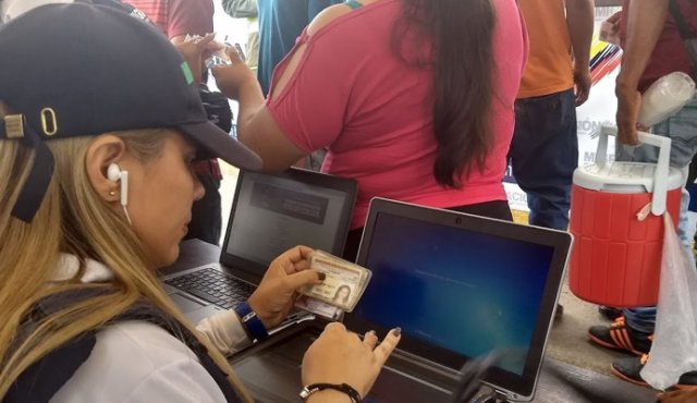 Por elecciones en su país, aumenta ingreso de venezolanos para abastecerse