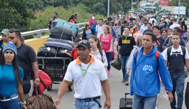 Entidades buscan erradicar barreras para inmigrantes