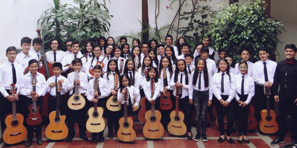 El Mono Núñez: plataforma de folclor con talento joven