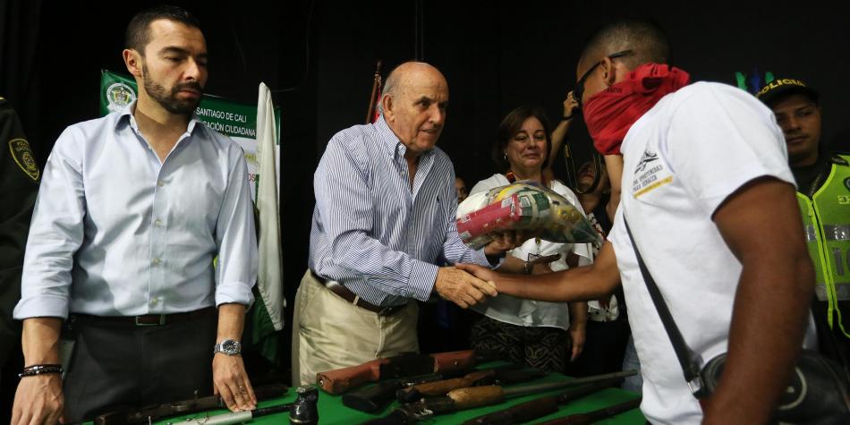 21 pandilleros de Cali son ahora gestores de paz