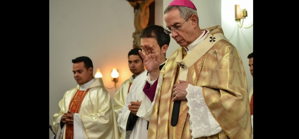 El papa le acepta la renuncia a Monseñor Luis Madrid Merlano arzobispo de Nueva Pamplona