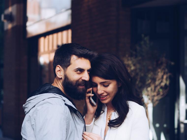 ¿Puedes ir a la cárcel por espiar el móvil de tu pareja?