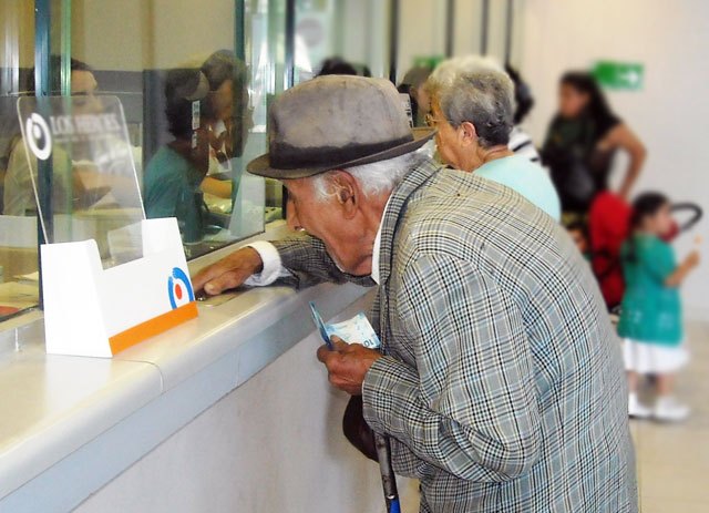 Octogenario murió en un banco mientras cobraba la pensión